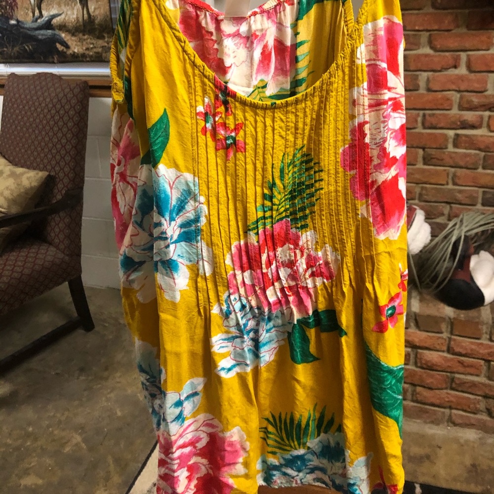 old navy tank top